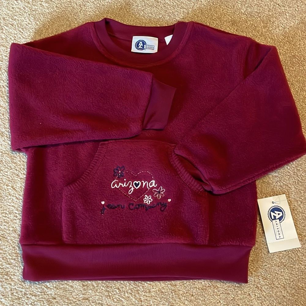 🍄 NWT Girls Fleece pouch pocket top